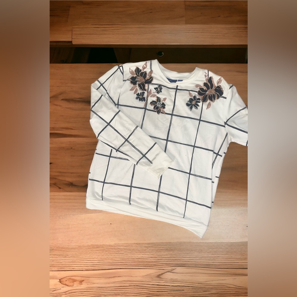 Women's APT 9 White Grid Striped Sweater with Flowers - Size Small